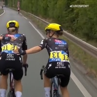 Demi Vollering hard gevallen in Tour de France Femmes