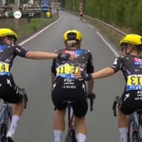 Demi Vollering hard gevallen in Tour de France Femmes