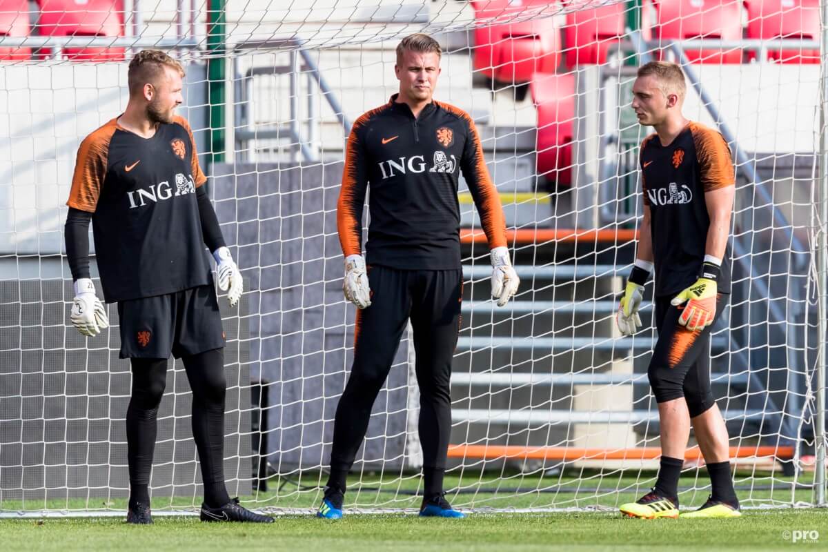 'Koeman wijst eerste doelman van Oranje aan'