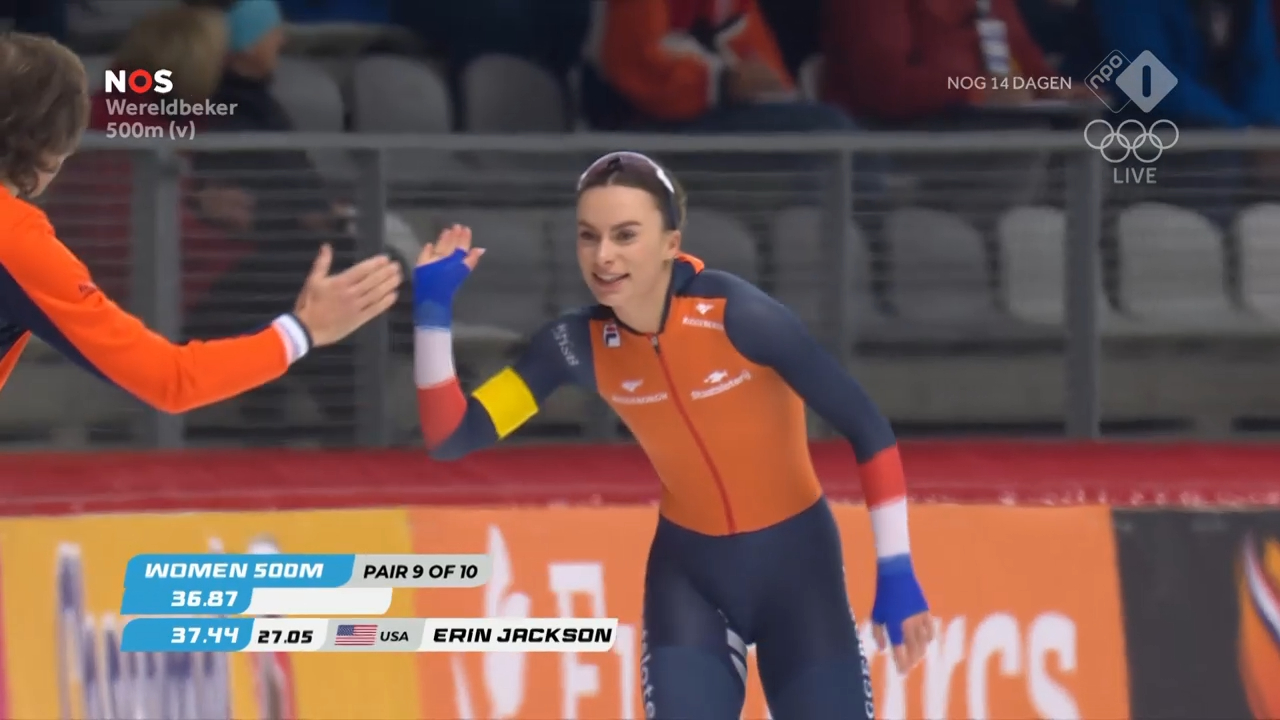 Femke Kok declasseert tegenstand en rijdt indrukwekkend World Cup-baanrecord