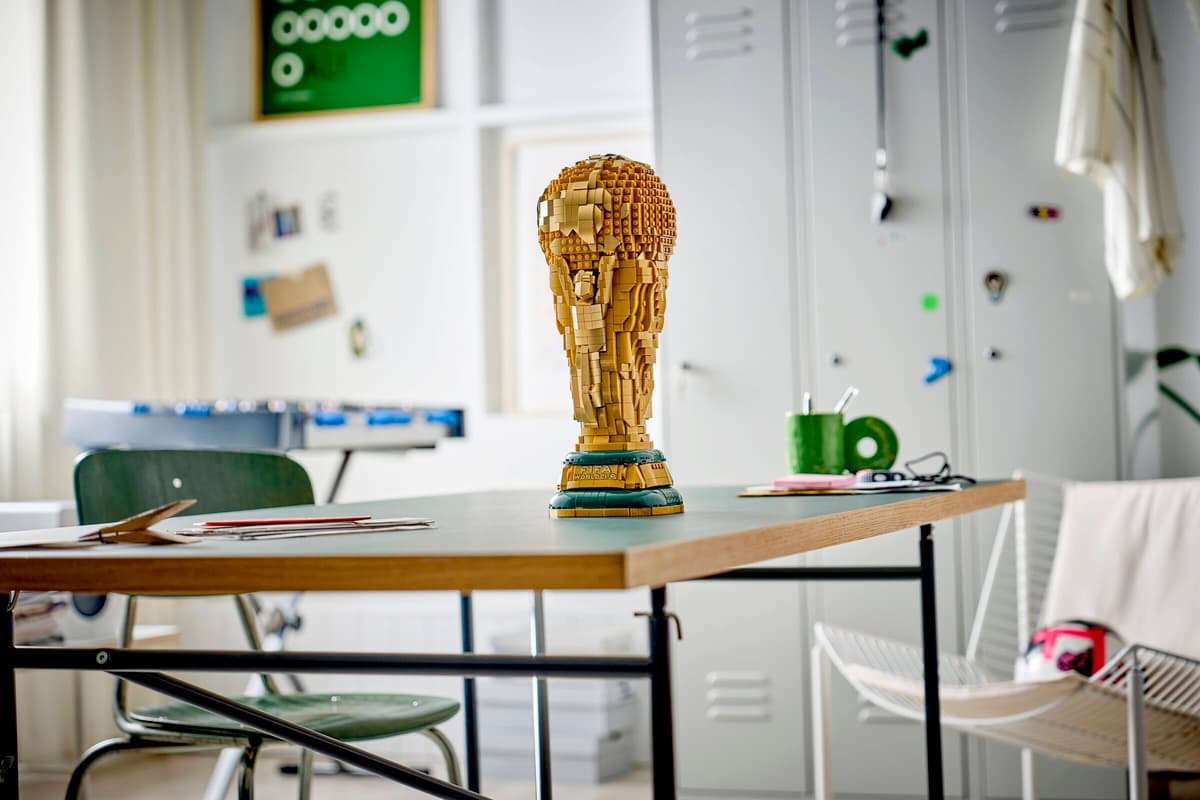 1. FIFA World Cup Official Trophy (43020)