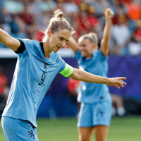 Vivianne Miedema scoort voor de Oranje Leeuwinnen