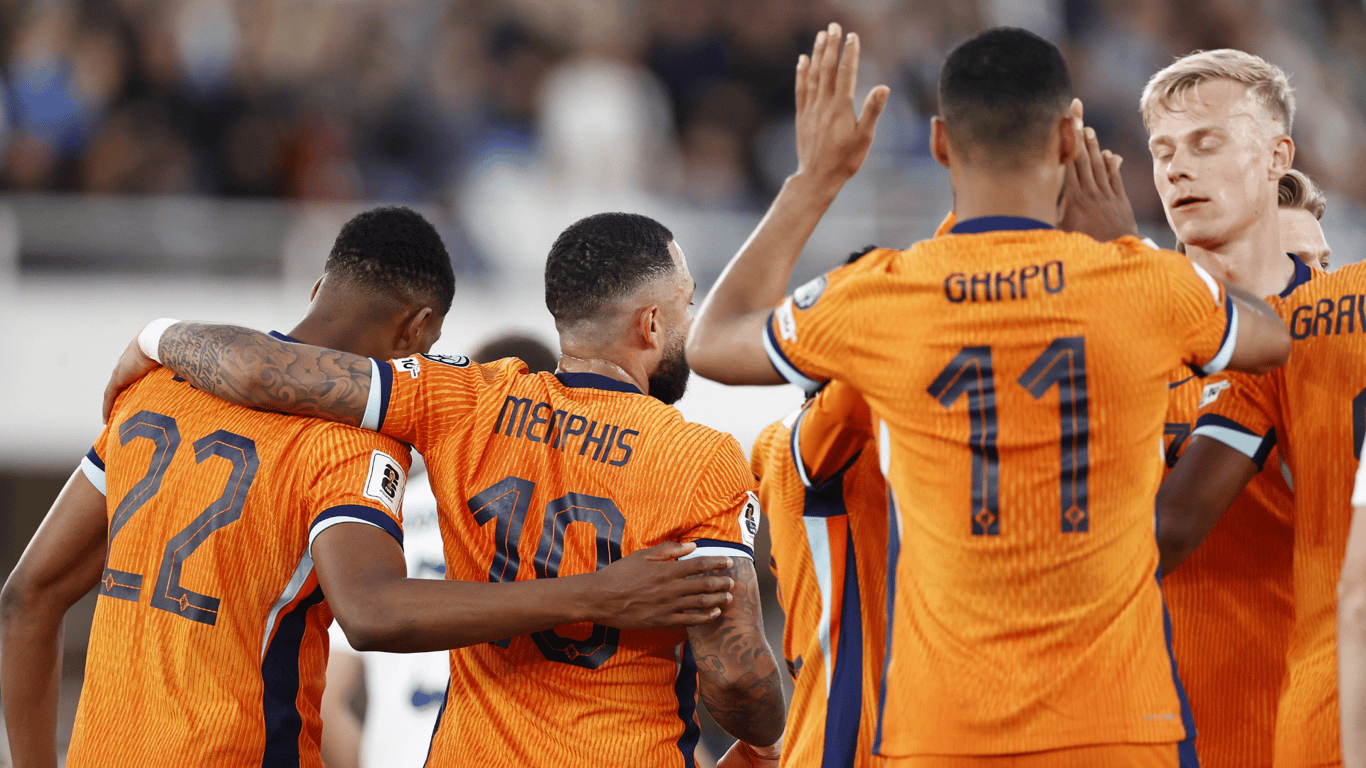Het Nederlands elftal viert een doelpunt