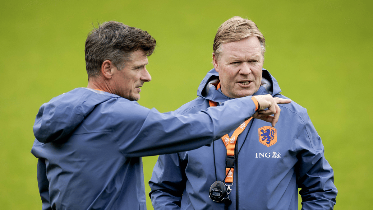 Ronald Koeman met zijn assistent Wim Jonk