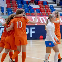 Oranje Futsal Vrouwen sluit de EK-kwalificatie af met een overtuigende 5-1-zege op Tsjechië.Oranje Futsal Vrouwen sluit de EK-kwalificatie af met een overtuigende 5-1-zege op Tsjechië.