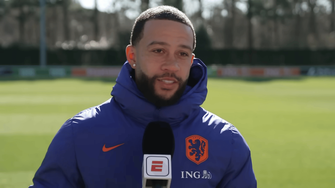 Memphis Depay voor de camera van ESPN