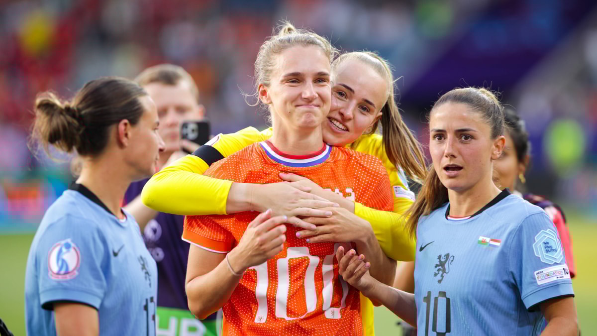 Renate Jansen (links), Daphne van Domselaar, Vivianne Miedema en Daniëlle van de Donk