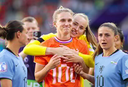 Renate Jansen (links), Daphne van Domselaar, Vivianne Miedema en Daniëlle van de Donk