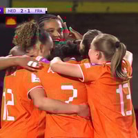 De Oranje Leeuwinnen vieren een doelpunt