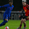 Isaac Babadi in actie voor Jong Oranje