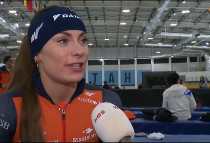 Femke Kok voor de camera van de NOS