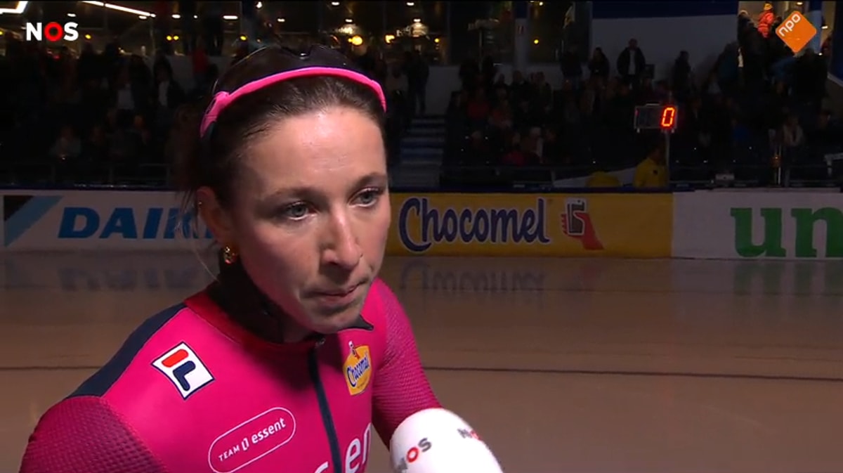 Suzanne Schulting voor de camera van de NOS