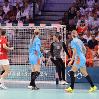 Nederlandse handbalvrouwen in actie op de Olympische Spelen in Parijs
