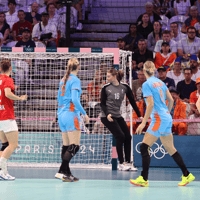 Nederlandse handbalvrouwen in actie op de Olympische Spelen in Parijs