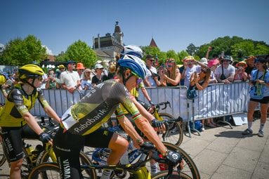 Opvallende controles in Tour: UCI gaat boezems van rensters inspecteren