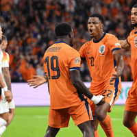 Het Nederlands elftal viert de 2-2 tegen Duitsland in de Nations League