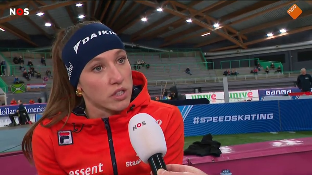 Suzanne Schulting voor de camera van de NOS