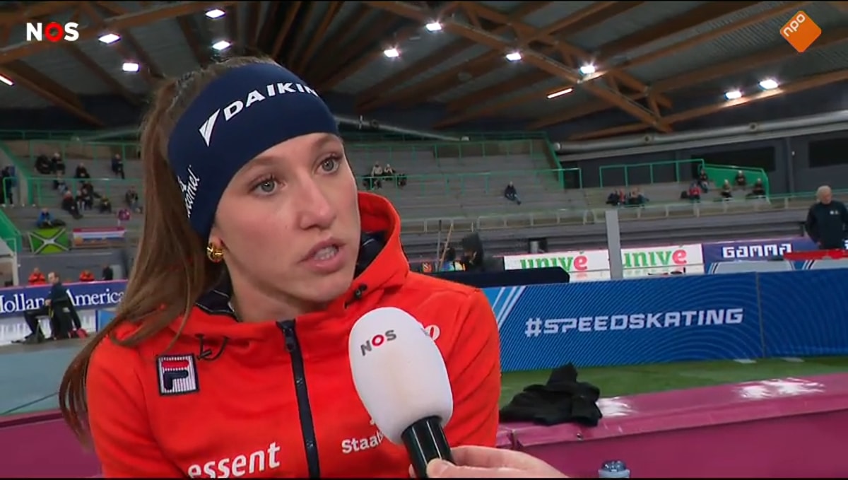 Suzanne Schulting voor de camera van de NOS