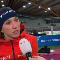 Suzanne Schulting voor de camera van de NOS