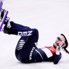 Selma Poutsma gaat onderuit tijdens het EK Shorttrack