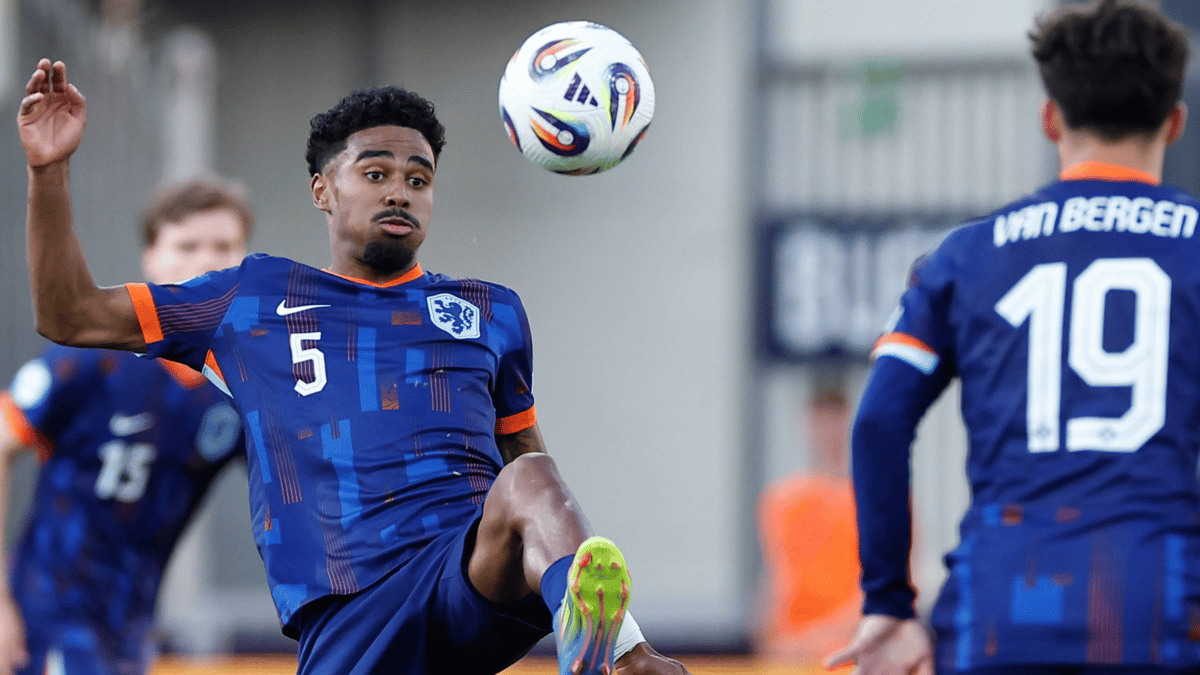 Ian Maatsen in actie voor Jong Oranje