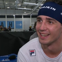 Jenning de Boo voor de camera van de NOS