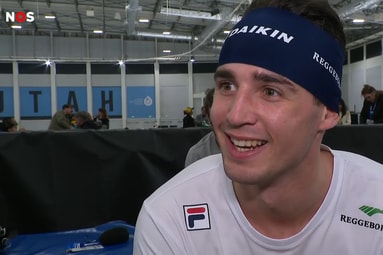 Jenning de Boo voor de camera van de NOS