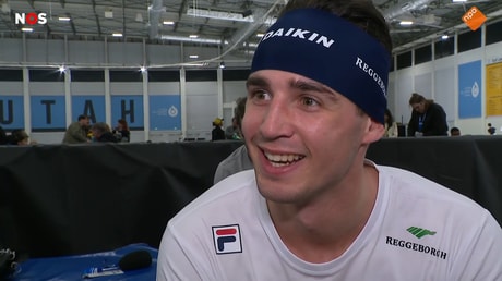 Jenning de Boo voor de camera van de NOS