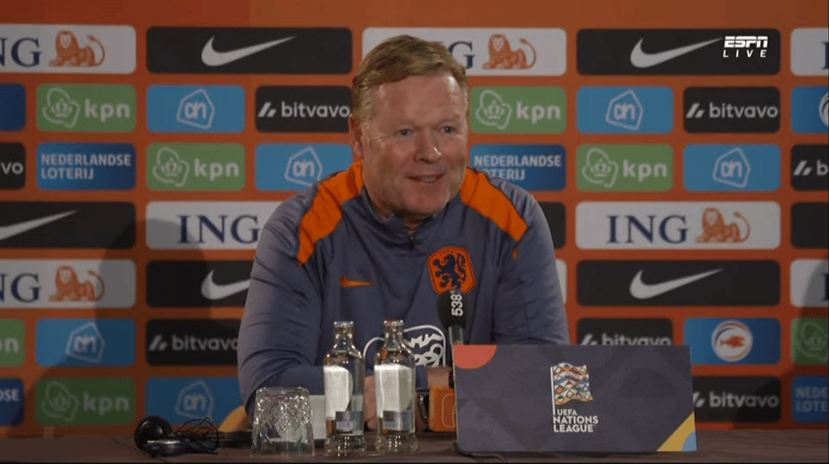 Ronald Koeman tijdens de persconferentie van Oranje