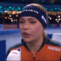 Jutta Leerdam voor de camera van de NOS