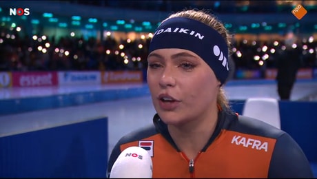 Jutta Leerdam voor de camera van de NOS