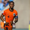 Jorrel Hato in actie voor Jong Oranje