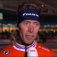 Jorrit Bergsma voor de camera van de NOS