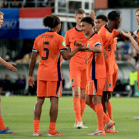 Oranje O19 viert een doelpunt