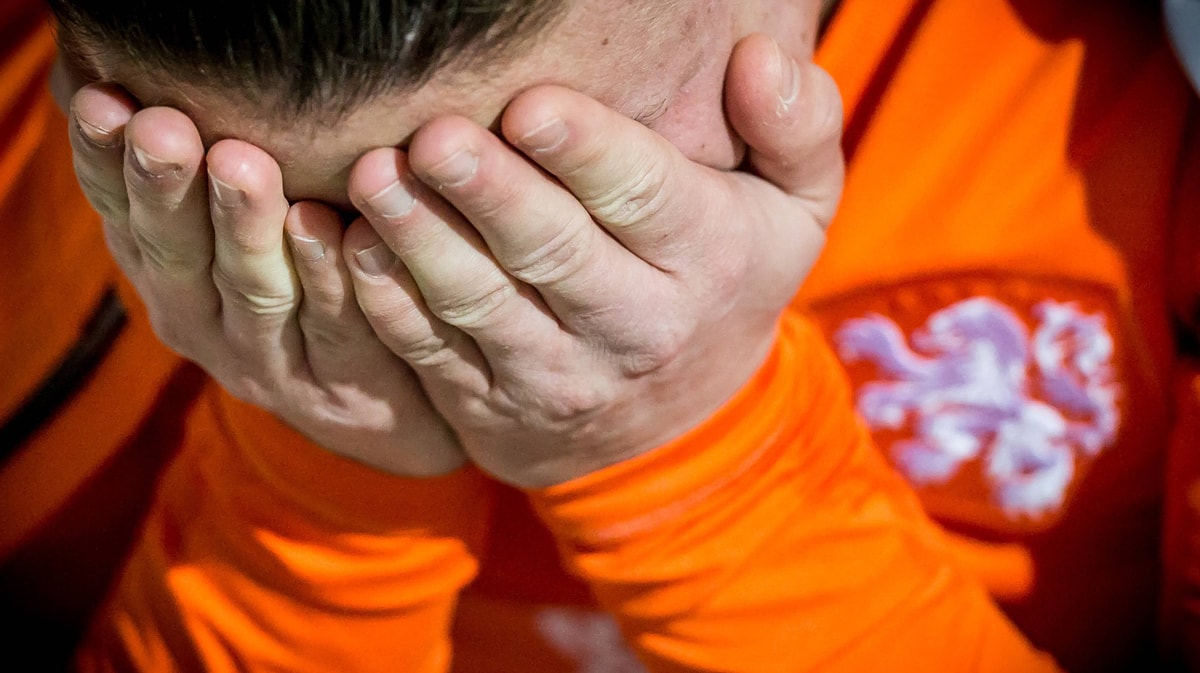 De Oranje Leeuwinnen zagen op 27 oktober 2015 hun oefeninterland tegen Polen na 45 minuten gestaakt worden door een stroomstoring.
