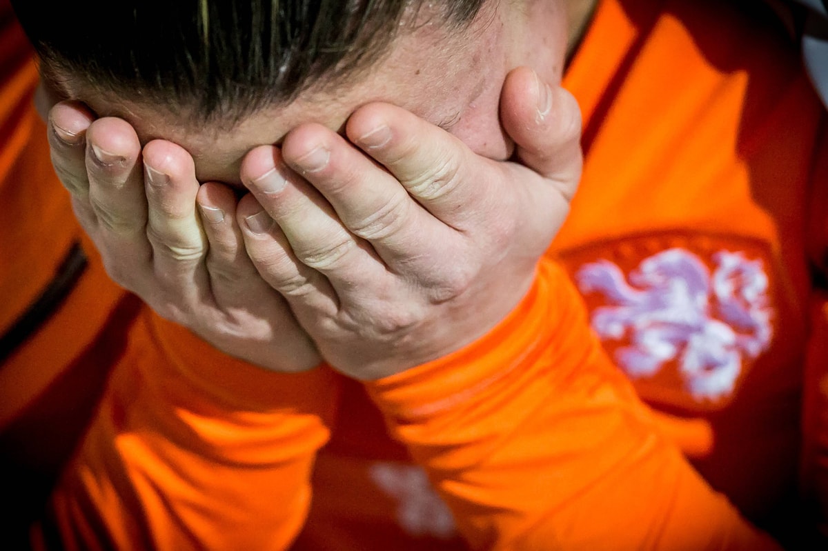 De Oranje Leeuwinnen zagen op 27 oktober 2015 hun oefeninterland tegen Polen na 45 minuten gestaakt worden door een stroomstoring.