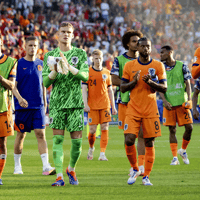 De spelers van Nederland na de 2-3 nederlaag tegen Oostenrijk