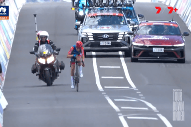 Daniek Hengeveld wint verrassend eerste etappe Tour Down Under
