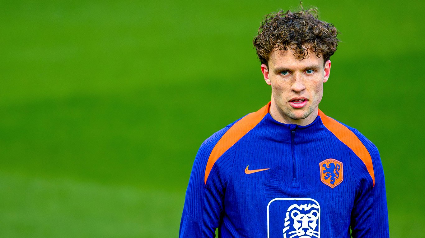 Mats Wieffer tijdens een oefensessie met het Nederlands elftal