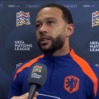 Memphis Depay voor de camera van Ziggo Sport