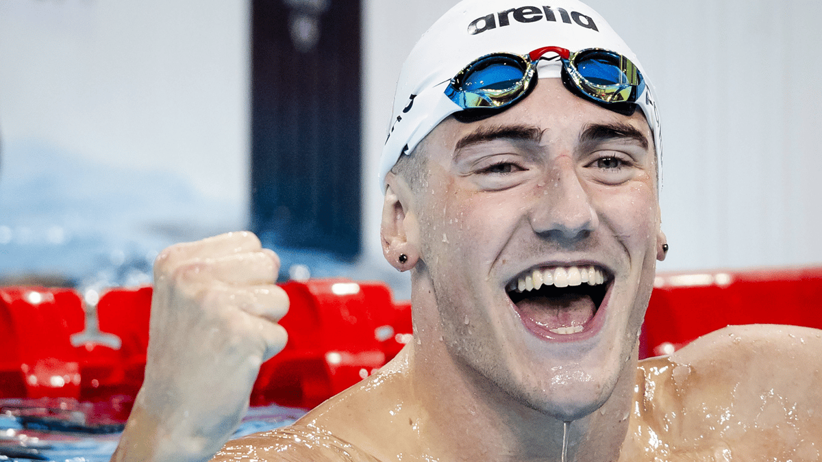 Caspar Corbeau viert een overwinning