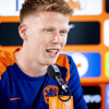 Jerdy Schouten op een persconferentie van het Nederlands elftal