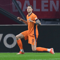 Wout Weghorst viert de 1-0 in de Nations League-wedstrijd tussen Nederland en Hongarije