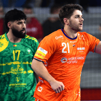 Luc Steins viert de overwinning op Guinee
