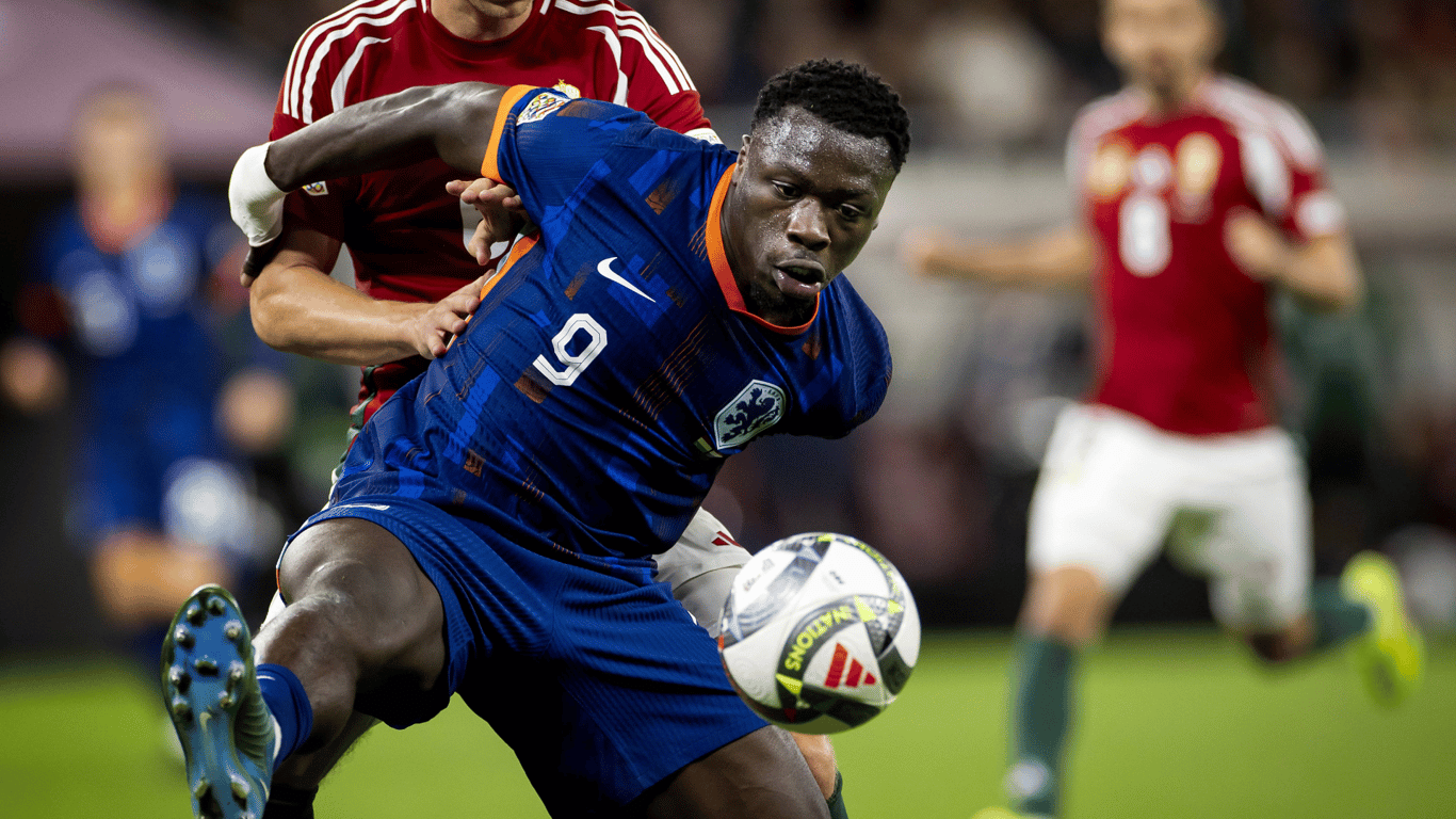 Brian Brobbey in actie voor het Nederlands elftal