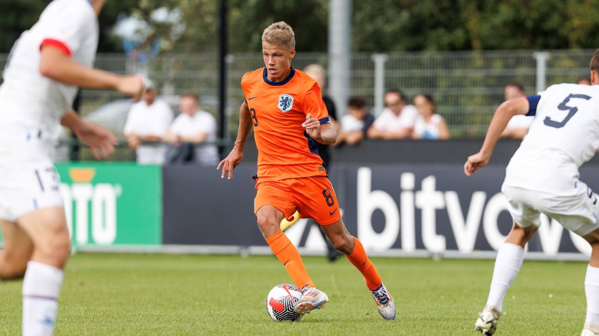 Sean Steur in actie als jeugdinternational van Oranje