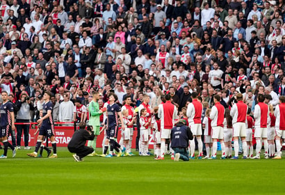 Erehaag van Ajax voor PSV