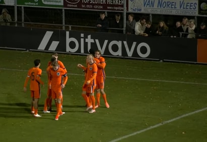 Oranje O19 viert een doelpunt