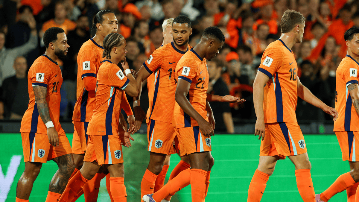 Het Nederlands elftal viert een doelpunt