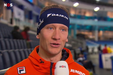 Beau Snellink voor de camera van de NOS